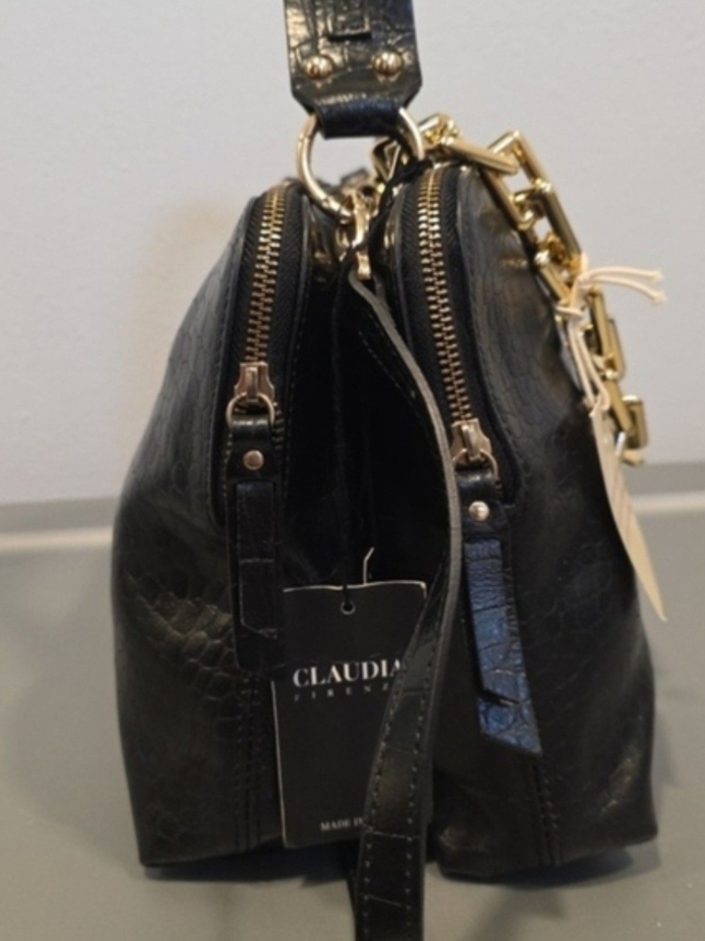 Claudia Firenze Italy Black Leather Shoulder Bag With Gold Chain - Picture 6 of 16